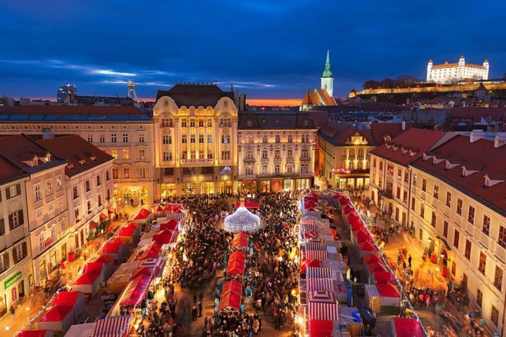 Vip Apartment In Old Town With Free Parking Братислава Екстер'єр фото