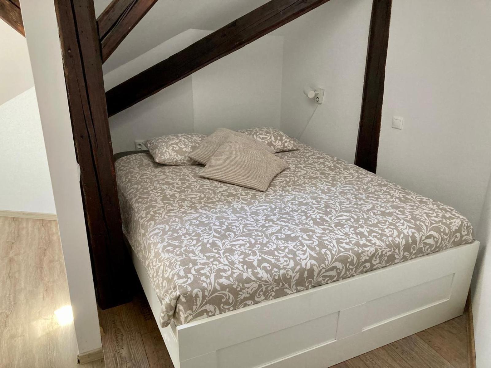 Vip Apartment In Old Town With Free Parking Братислава Екстер'єр фото
