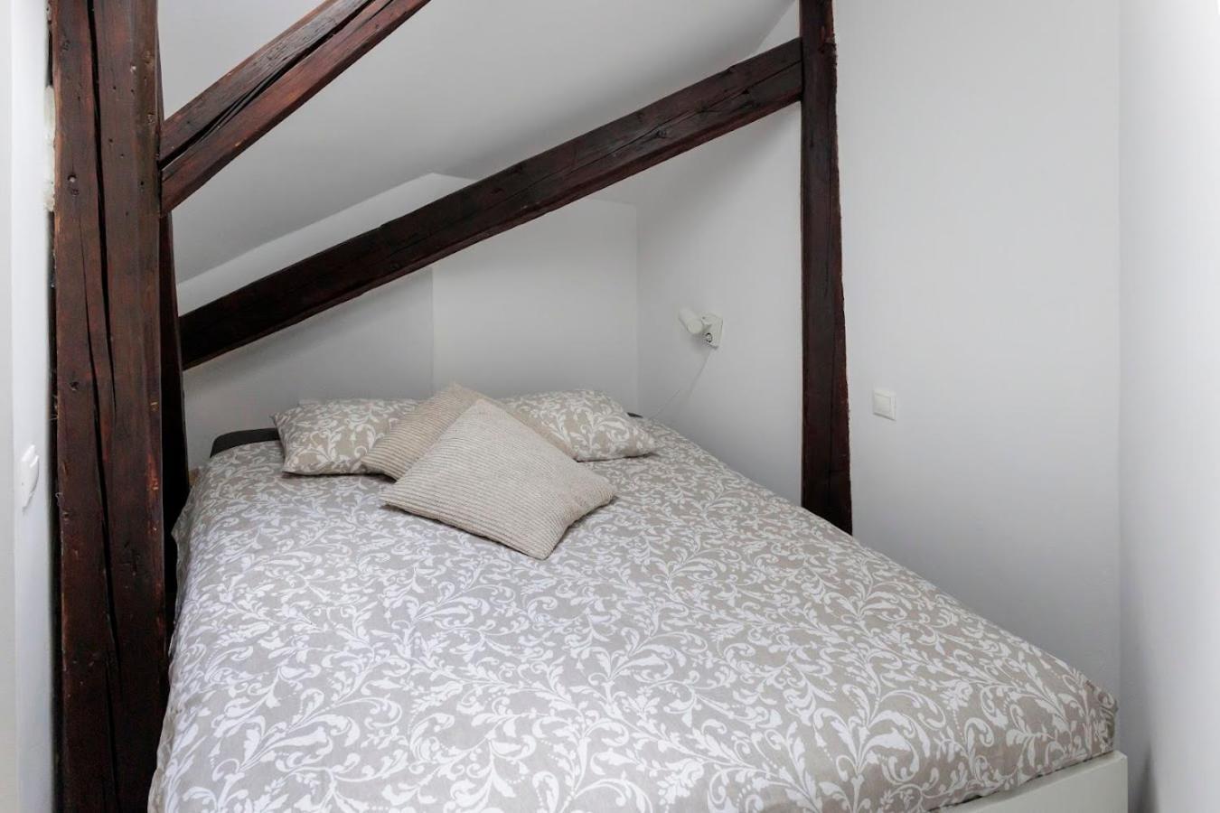 Vip Apartment In Old Town With Free Parking Братислава Екстер'єр фото