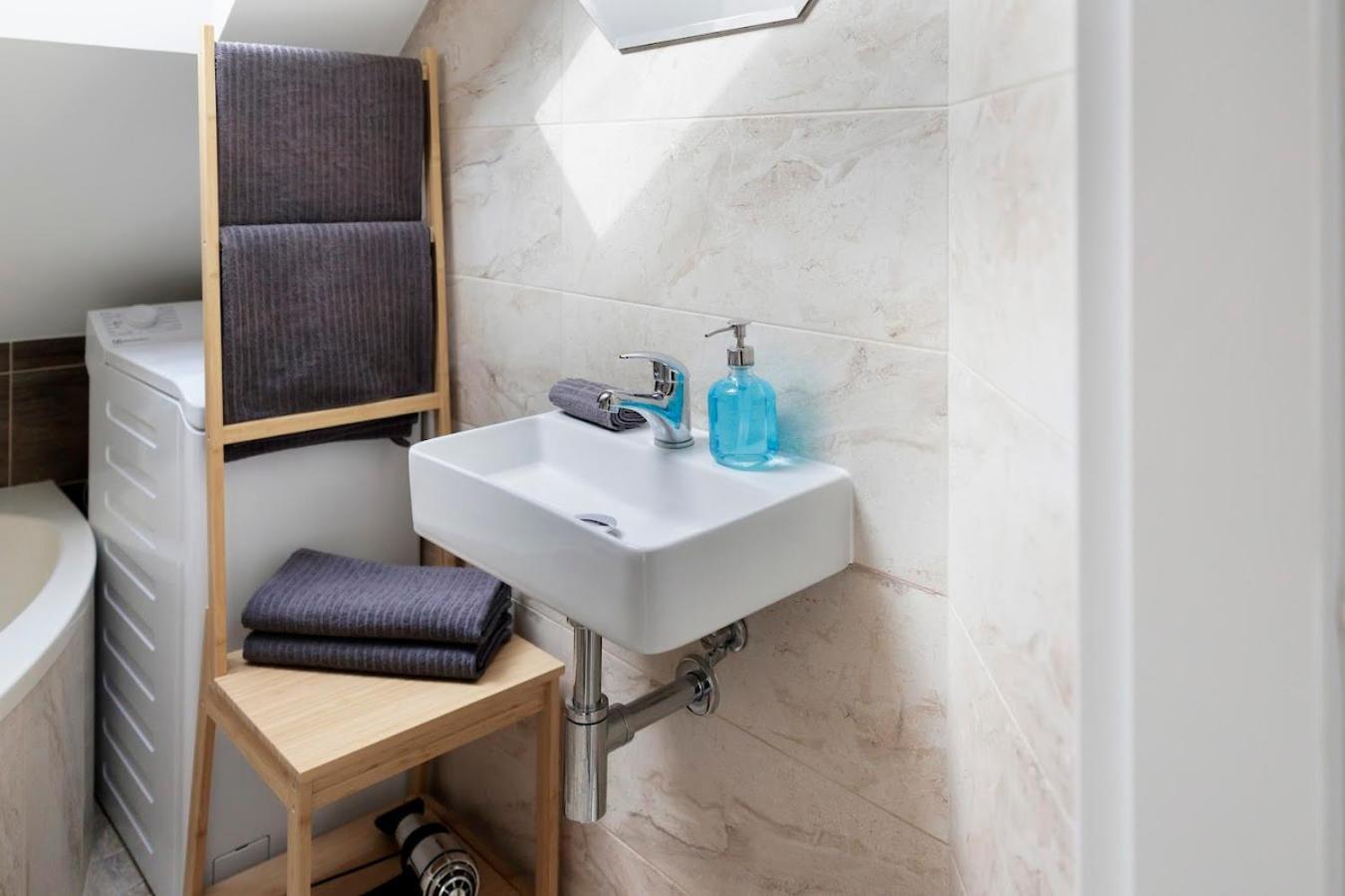 Vip Apartment In Old Town With Free Parking Братислава Екстер'єр фото